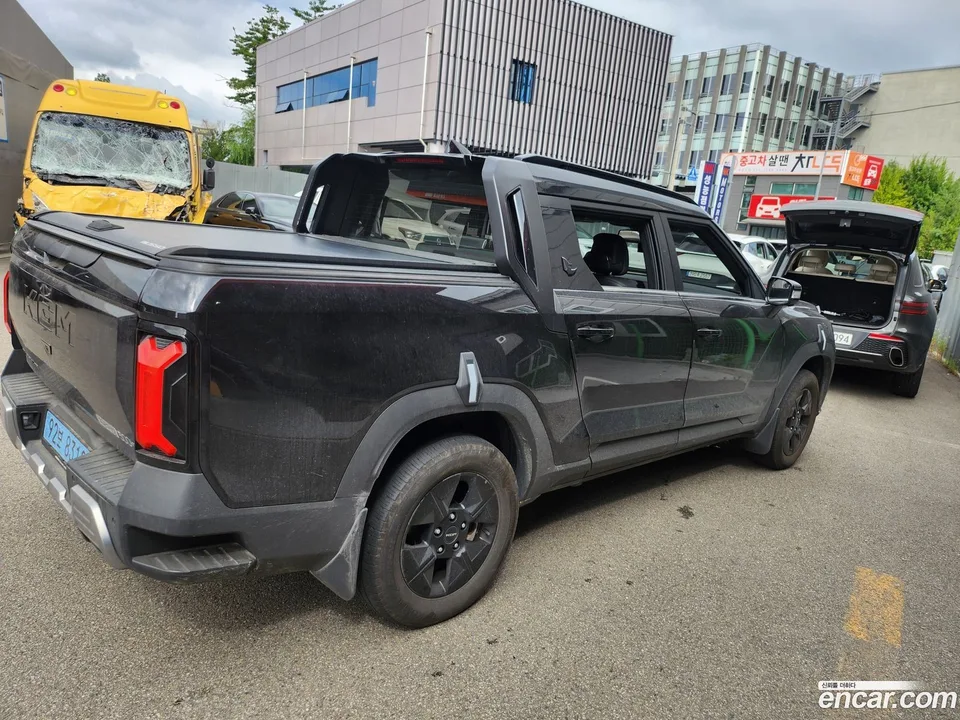 KG Mobility Musso EV AWD 2025 — thumbnail 3