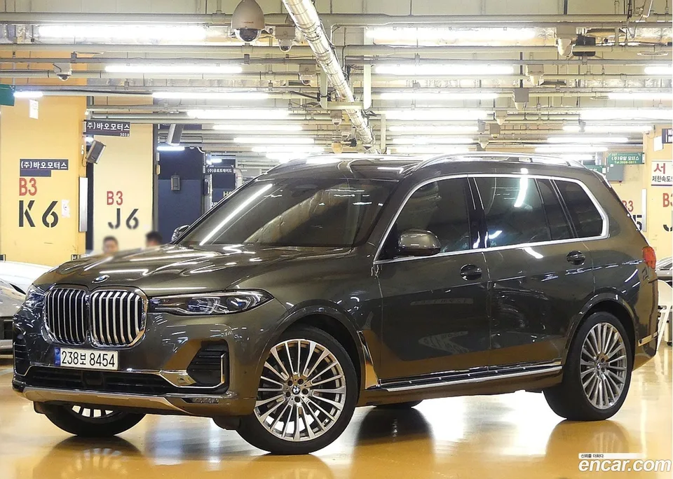 BMW X7 xDrive 40i 6 2022 — photo 1, buy with delivery to Moscow