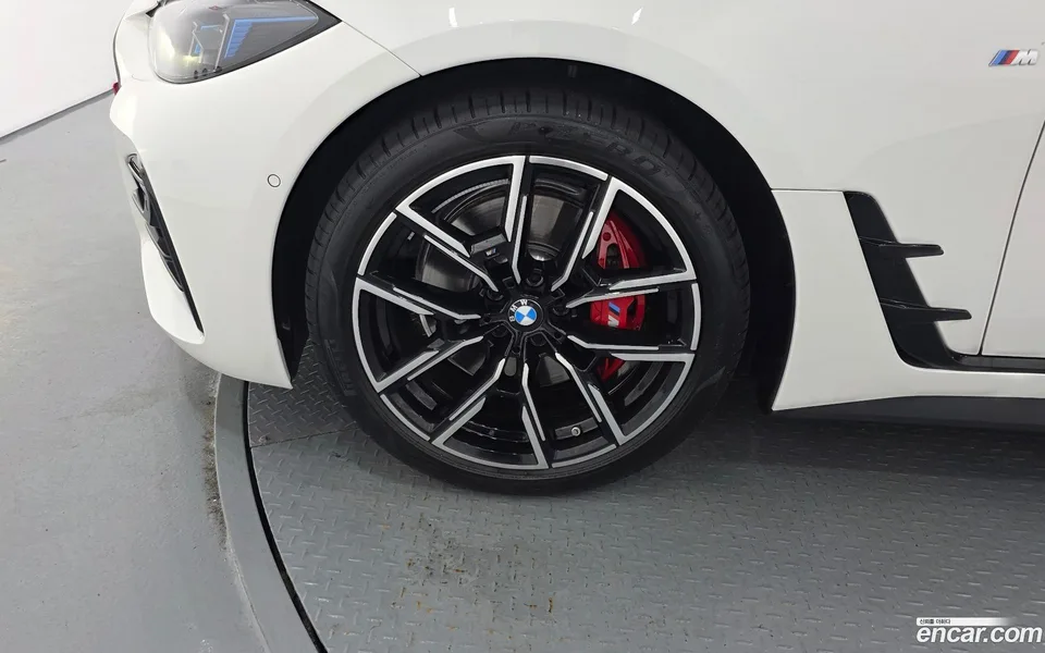 BMW 4 Series 420i M 2025 — thumbnail 2