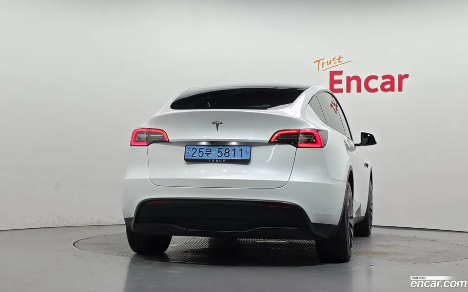 Tesla Model Y RWD 2023 — thumbnail 4
