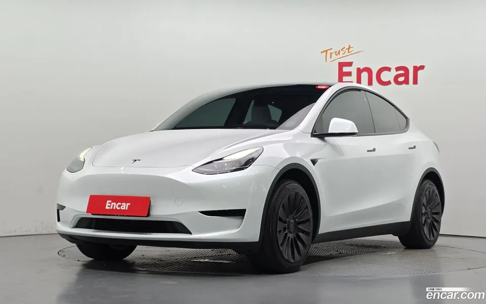Tesla Model Y RWD 2023 — photo 1, buy with delivery to Moscow