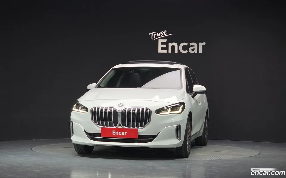 BMW 2 Series Active Tourer 220i 2024 — миниатюра 3