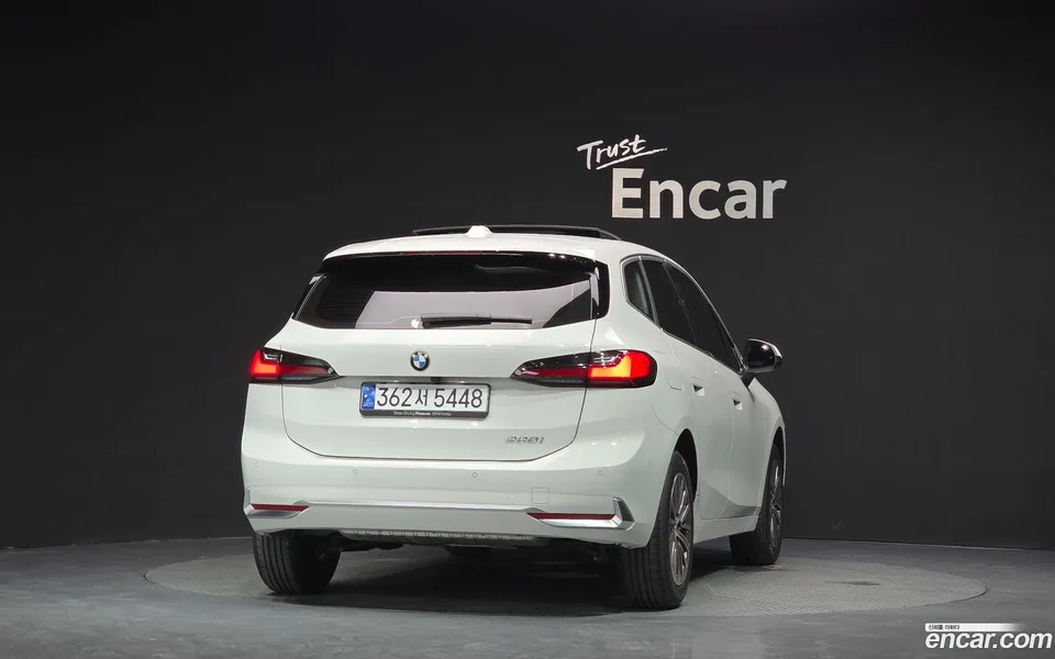 BMW 2 Series Active Tourer 220i 2024 — миниатюра 4