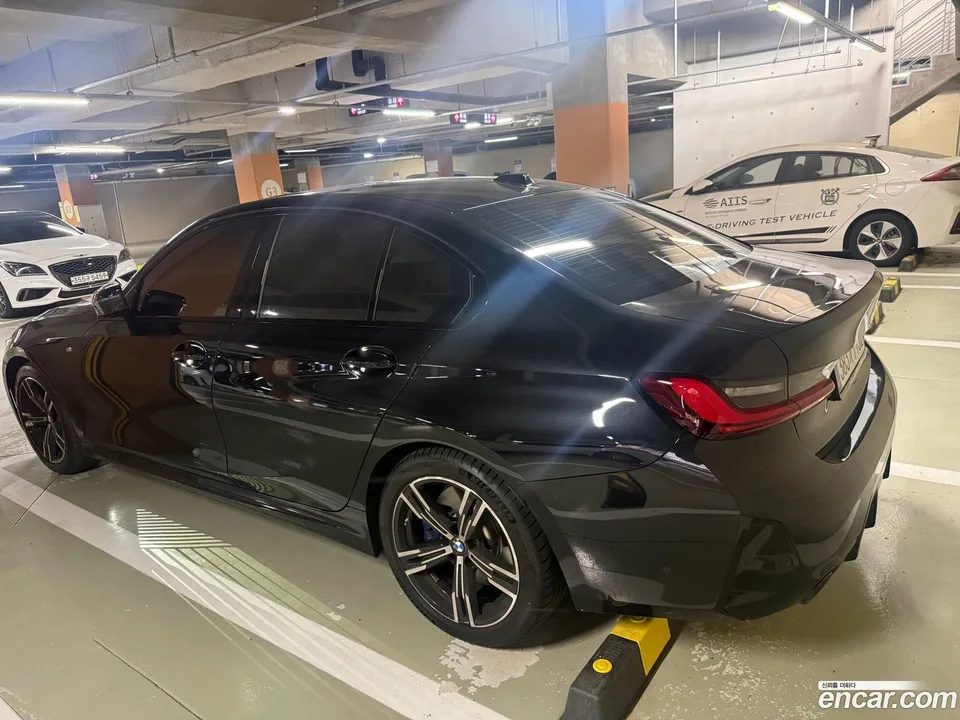 BMW 3 Series 320i M 2026 — thumbnail 2