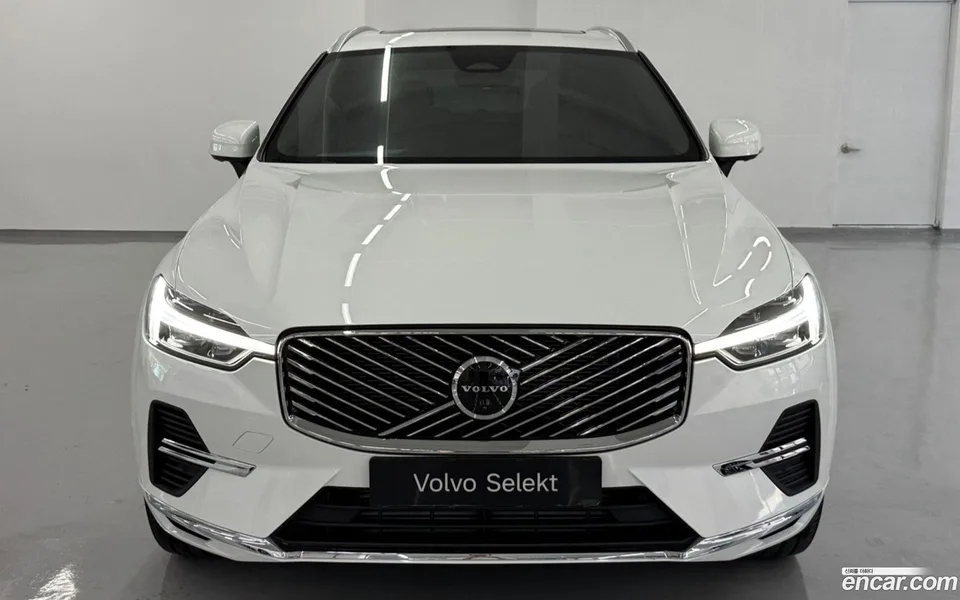Volvo XC60 T8 2025 — thumbnail 3