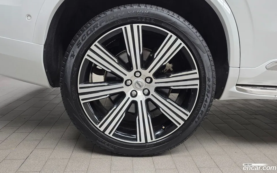 Volvo XC90 T8 2022 — thumbnail 2
