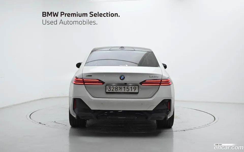 BMW 5 Series 530e xDrive M 2025 — thumbnail 4