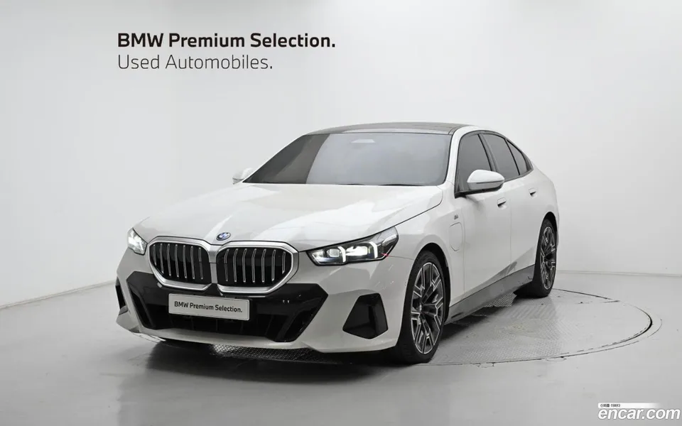 BMW 5 Series 530e xDrive M 2025 — photo 1, buy with delivery to Moscow