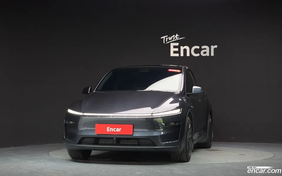 Tesla Model Y AWD 2025 — thumbnail 3