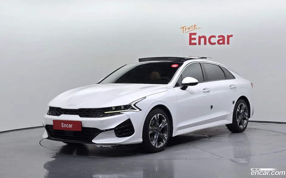 Kia K5 2.0 2023 — photo 1, buy with delivery to Moscow