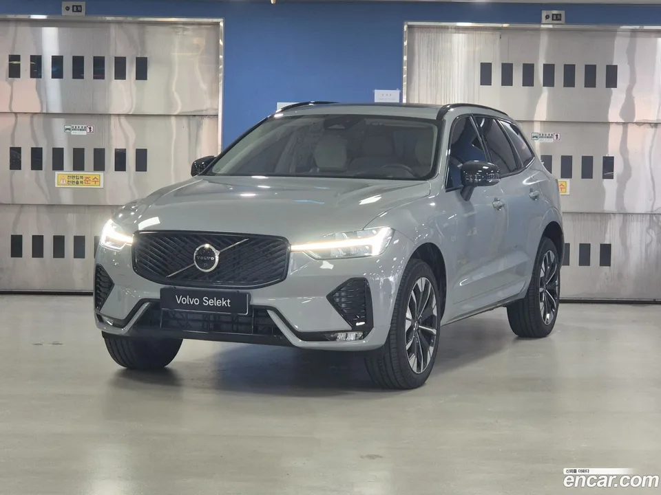 Volvo XC60 B5 2026 — photo 1, buy with delivery to Moscow