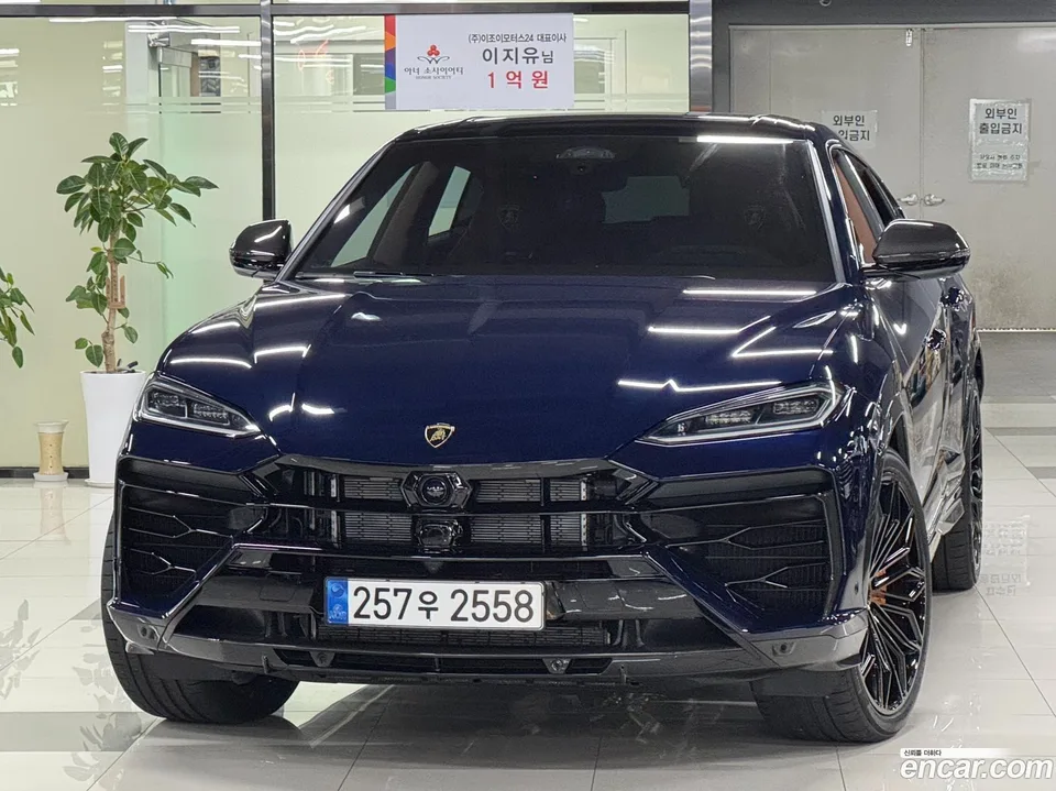 Lamborghini Urus 4.0 V8 SE 2026 — photo 1, buy with delivery to Moscow