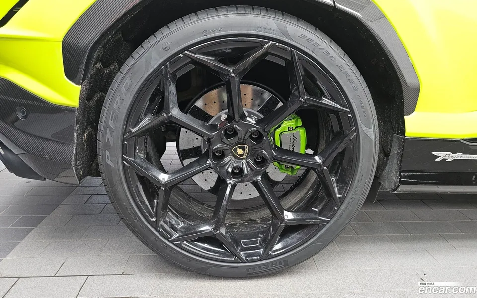 Lamborghini Urus 4.0 V8 2024 — thumbnail 2