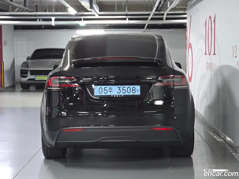 Tesla Model X 2026 — thumbnail 2