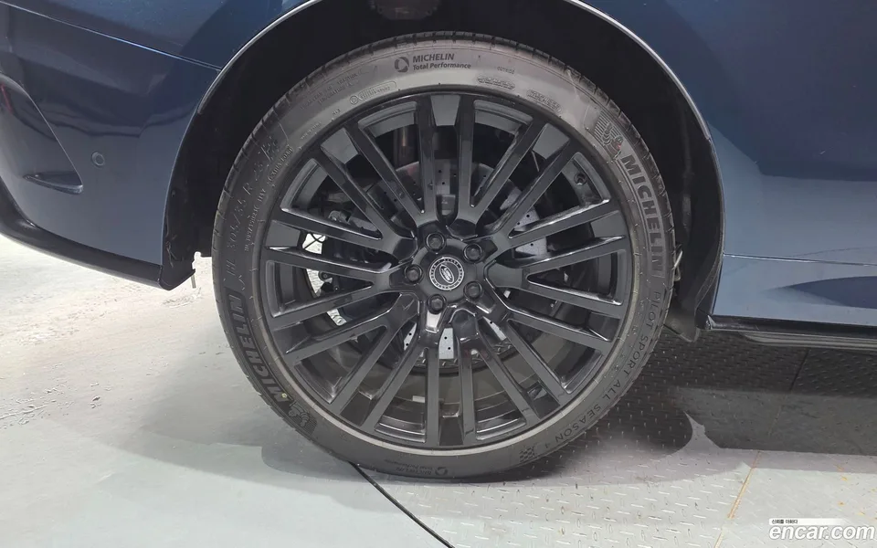 Land Rover Range Rover Sport P635 SV 2025 — thumbnail 2