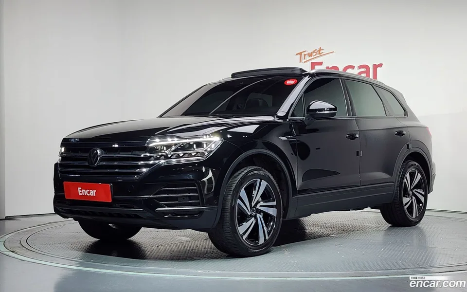 Volkswagen Touareg 3.0 TDI 2023 — photo 1, buy with delivery to Moscow