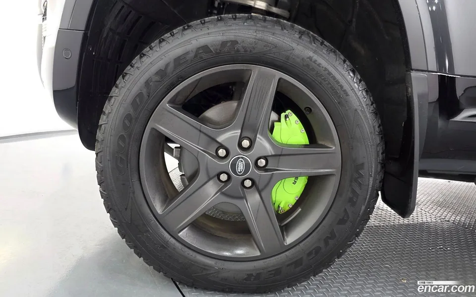 Land Rover Defender 110 D250 X- SE 2025 — thumbnail 2