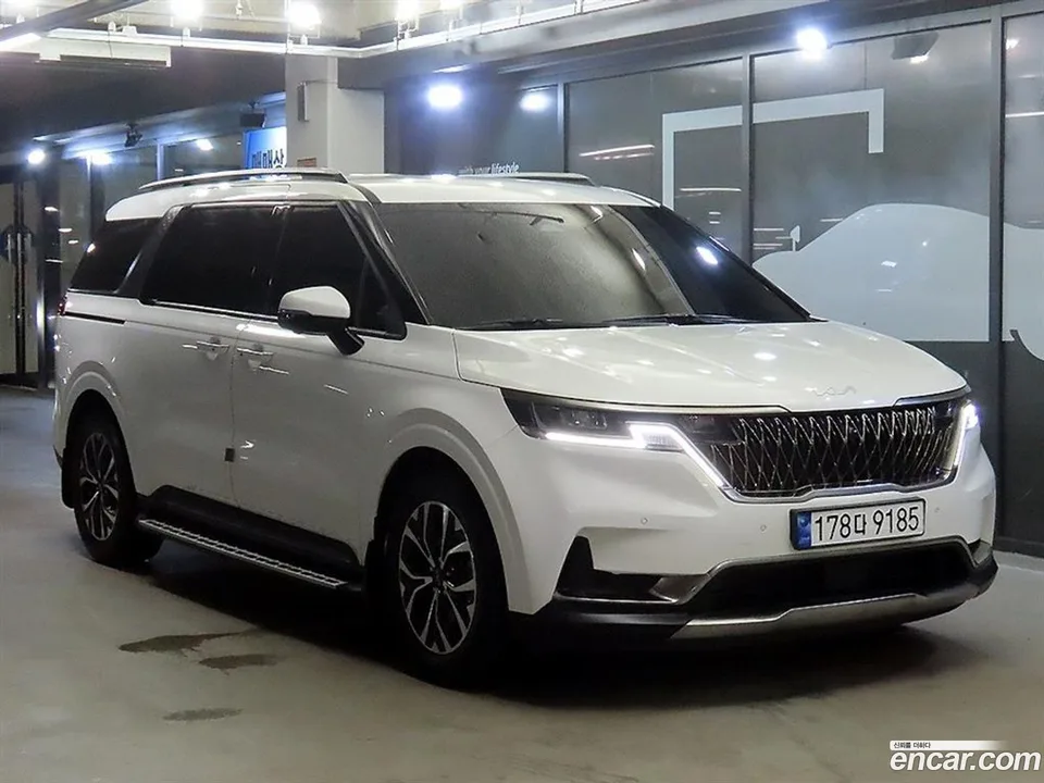 Kia Carnival 9 2023 — photo 1, buy with delivery to Moscow