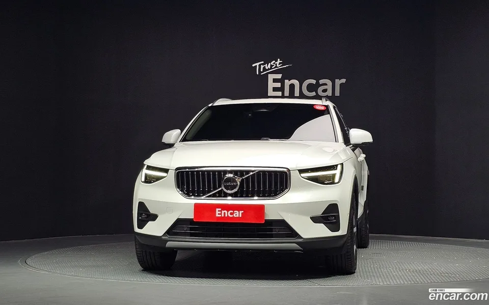 Volvo XC40 B4 2024 — thumbnail 3