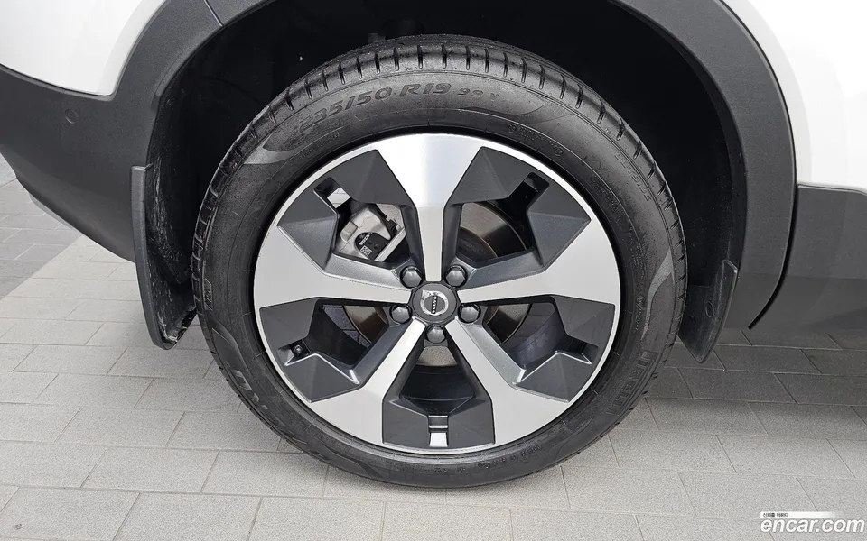Volvo XC40 B4 2024 — thumbnail 5