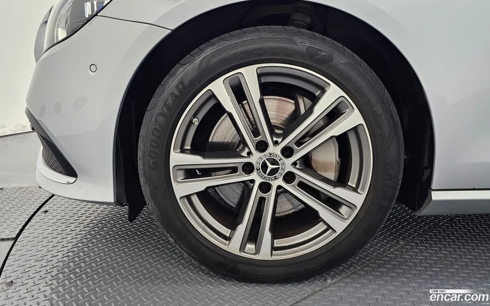 Mercedes-Benz E-Class E350 4MATIC 2022 — миниатюра 2