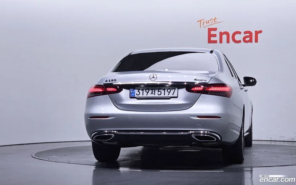 Mercedes-Benz E-Class E350 4MATIC 2022 — миниатюра 4
