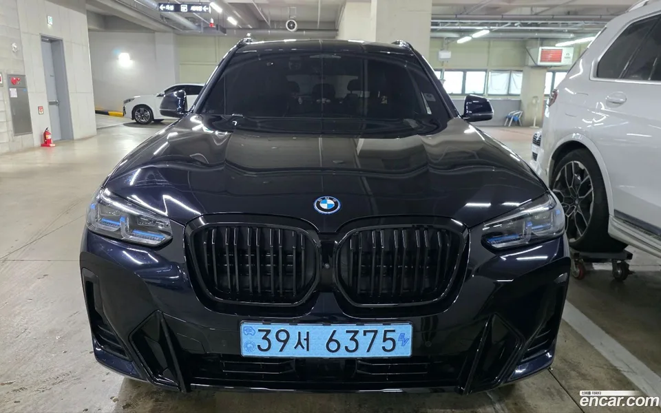BMW iX3 M 2023 — фото 1, купить с доставкой в Москву