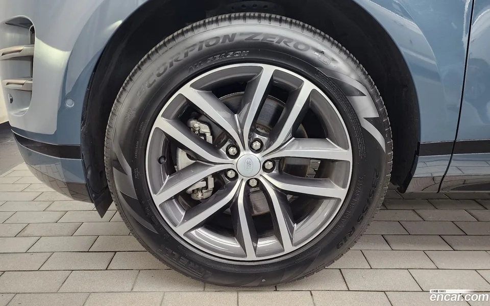 Land Rover Range Rover Evoque P250 SE 2024 — thumbnail 2