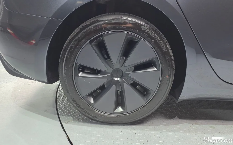 Tesla Model 3 RWD 2026 — thumbnail 5