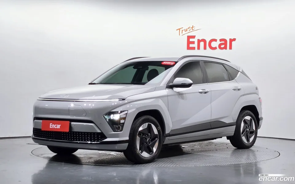 Hyundai Kona Electric 2023 — photo 1, buy with delivery to Moscow