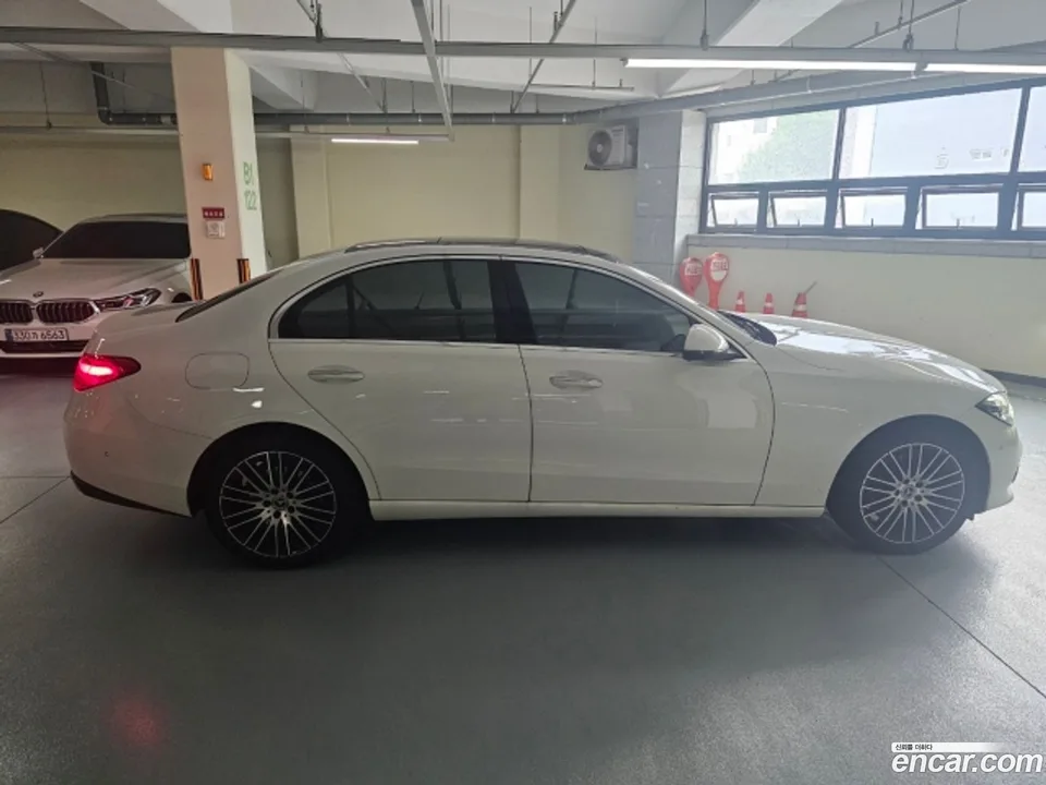 Mercedes-Benz C-Class C200 2024 — thumbnail 3