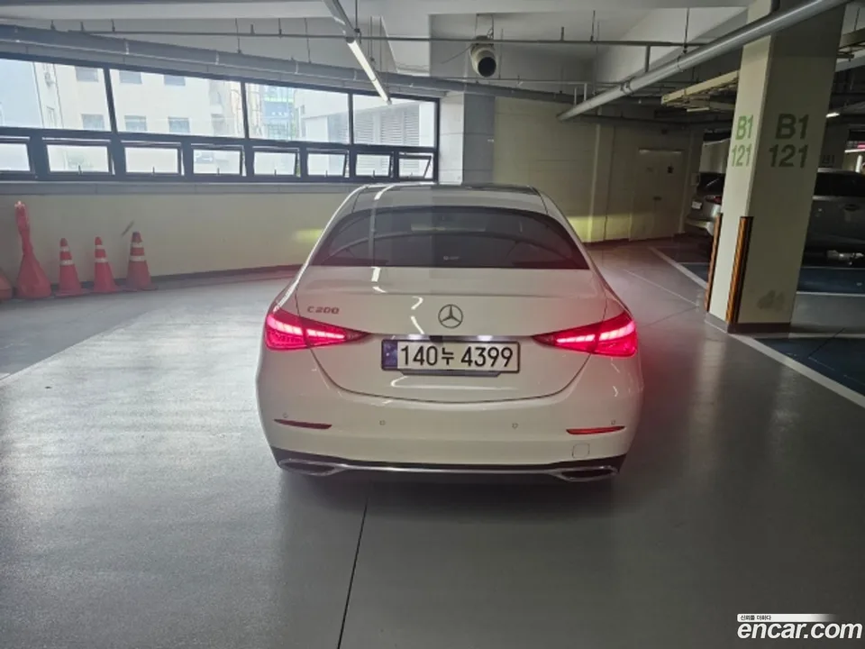 Mercedes-Benz C-Class C200 2024 — thumbnail 4