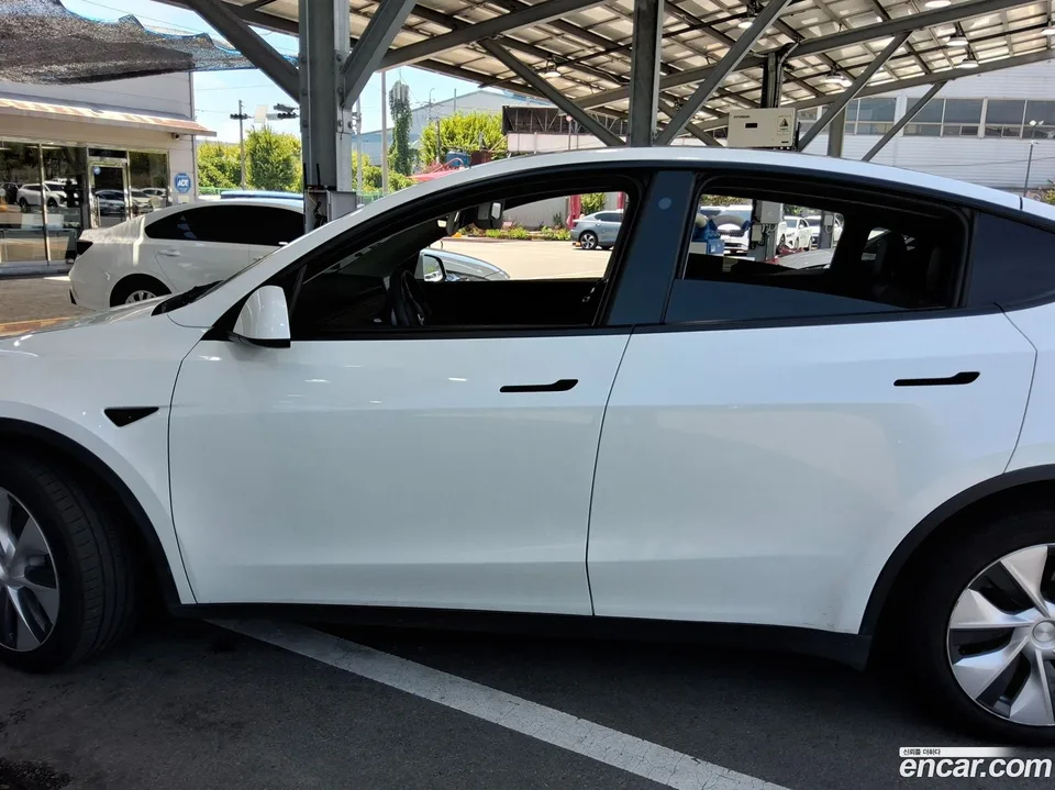 Tesla Model Y AWD 2022 — thumbnail 5