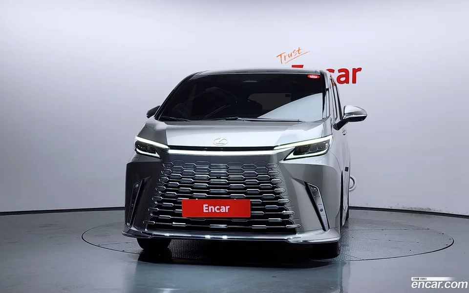 Lexus LM 500h 2025 — thumbnail 3