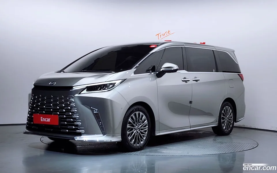 Lexus LM 500h 2025 — photo 1, buy with delivery to Moscow