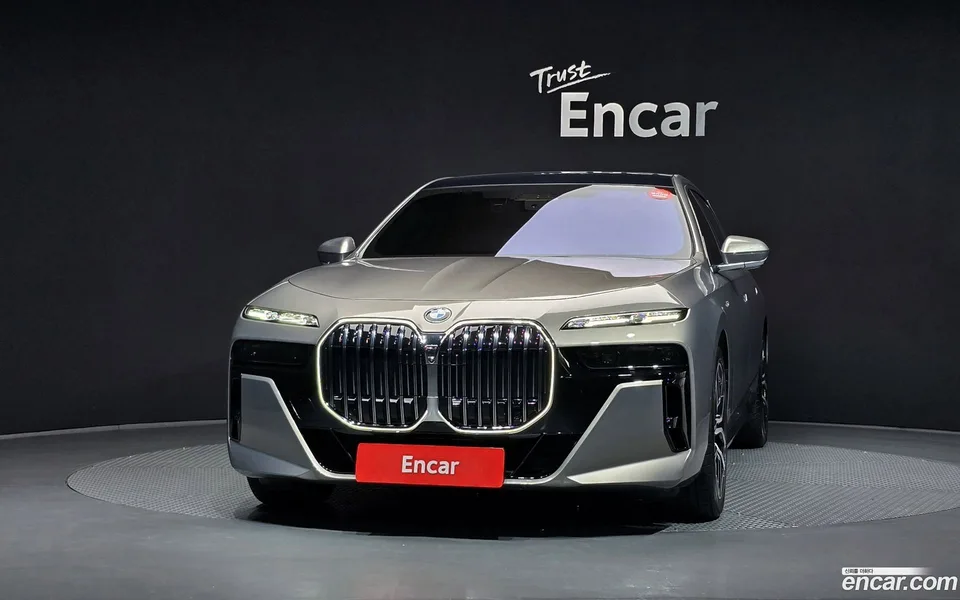 BMW 7 Series 740i xDrive M 2024 — thumbnail 3