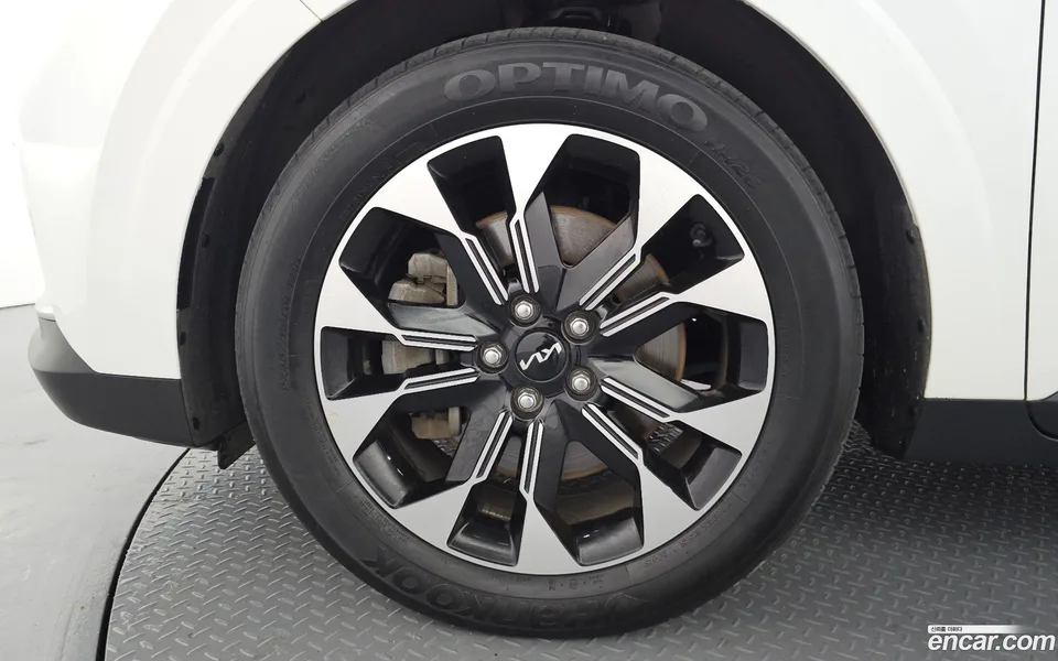 Kia Carnival 9 2023 — thumbnail 5