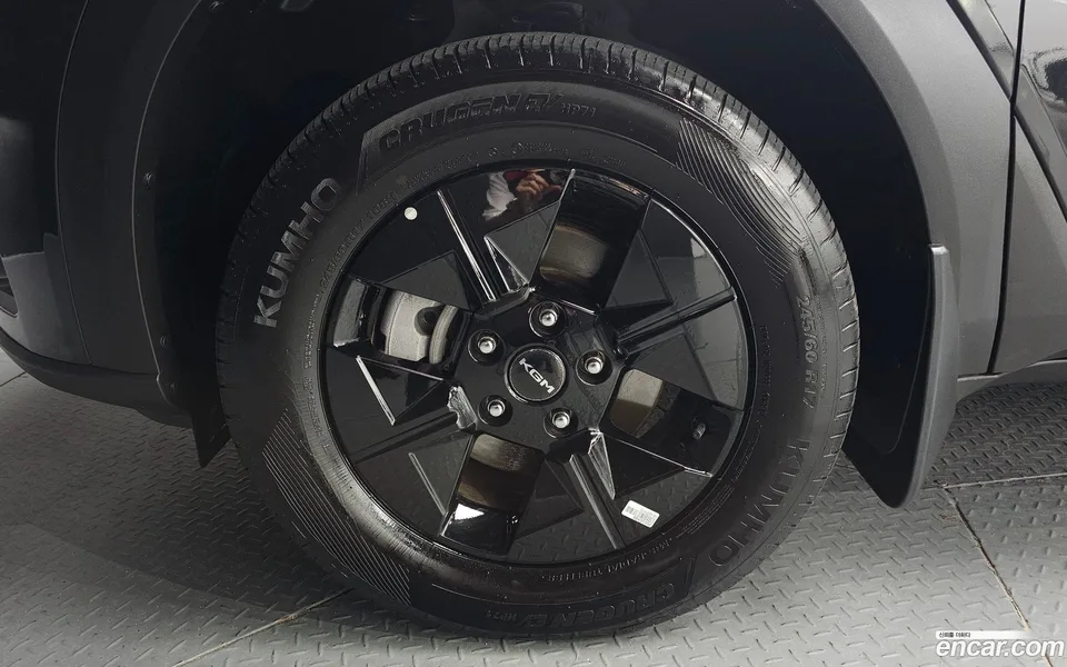 KG Mobility Musso EV 2025 — thumbnail 2