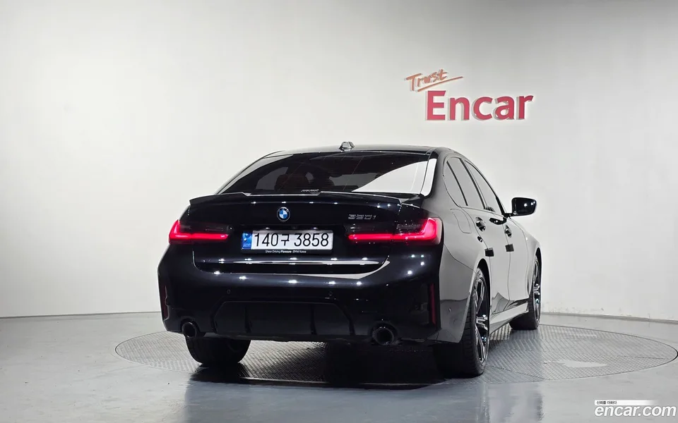 BMW 3 Series 320i M 2024 — thumbnail 4