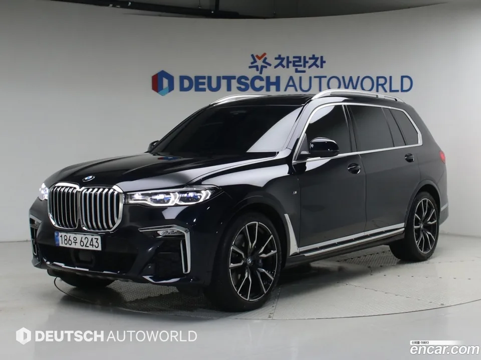 BMW X7 xDrive 40i M 6 2022 — photo 1, buy with delivery to Moscow