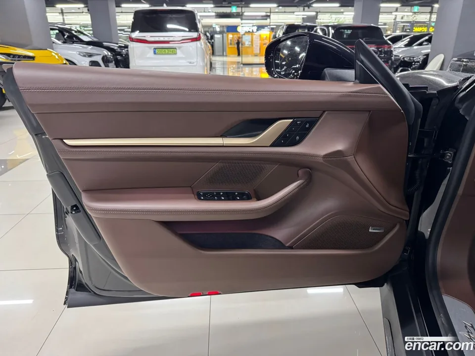 Porsche Taycan 2023 — thumbnail 2