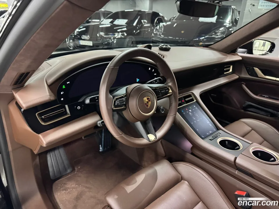 Porsche Taycan 2023 — thumbnail 4