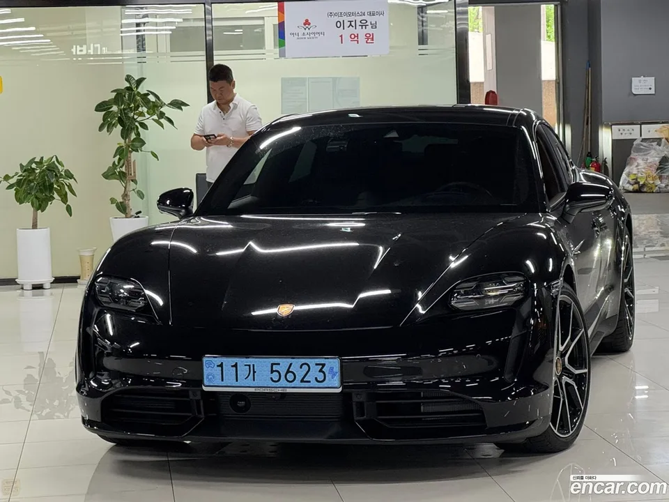 Porsche Taycan 2023 — photo 1, buy with delivery to Moscow