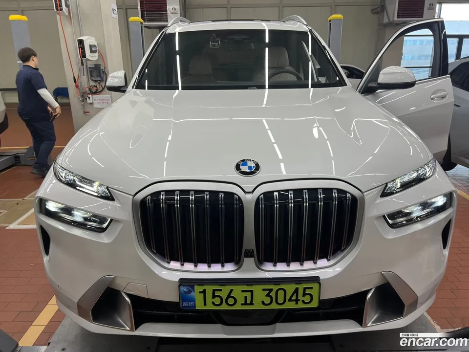 BMW X7 xDrive 40i 6 2026 — photo 1, buy with delivery to Moscow