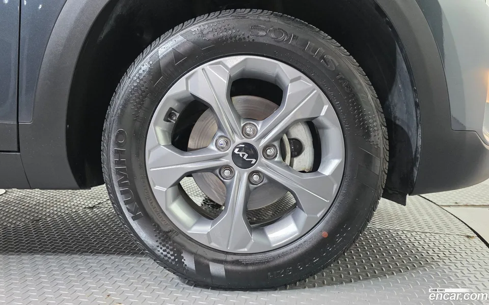 Kia Seltos 2.0 2WD 2023 — thumbnail 2