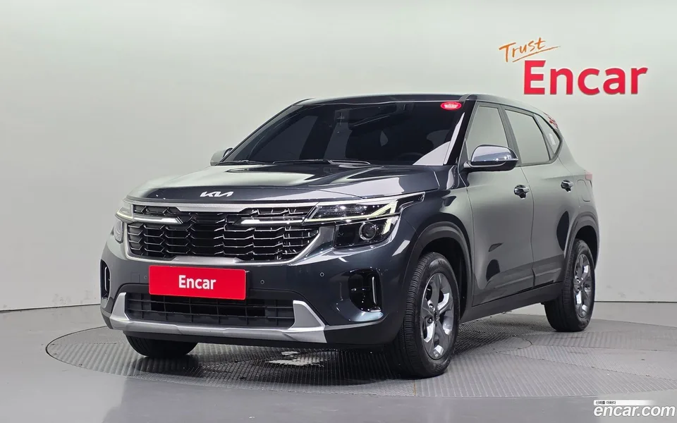 Kia Seltos 2.0 2WD 2023 — photo 1, buy with delivery to Moscow