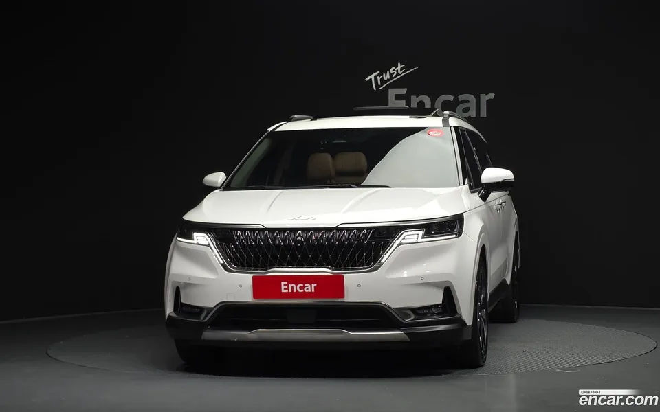 Kia Carnival 7 2023 — thumbnail 3