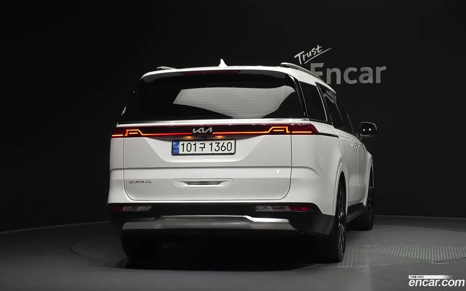 Kia Carnival 7 2023 — thumbnail 4