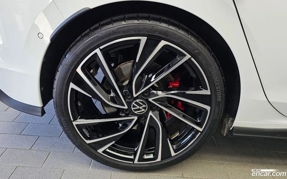 Volkswagen Golf 2.0 GTI 2024 — thumbnail 2