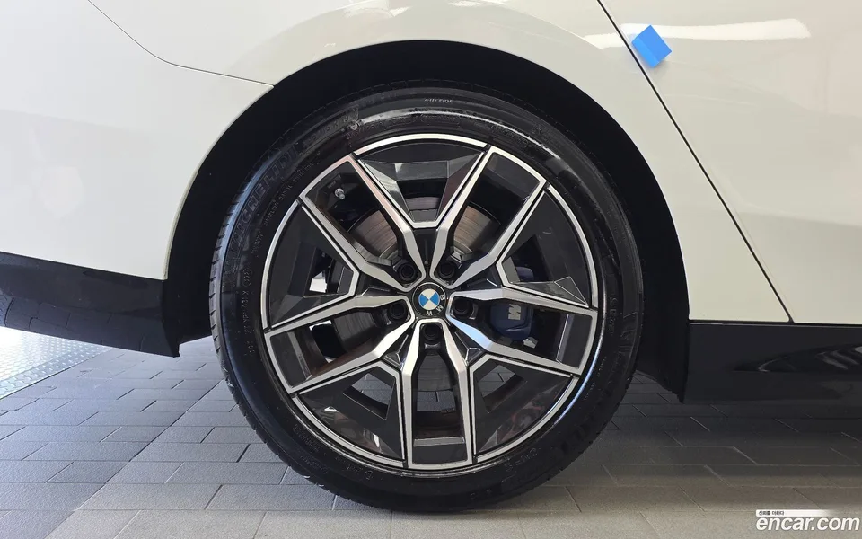 BMW 5 Series 520i M 2025 — thumbnail 2